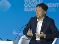 李彦宏：DeepSeek大模型推理成本年降90%以上