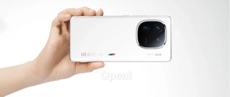 iQOO 12系列：突破性能极致，绝无仅有的优雅